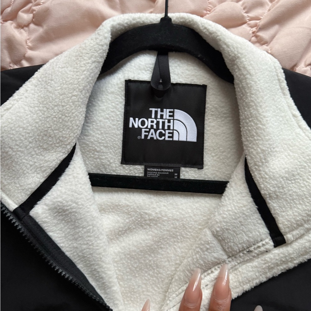 The North Face Black and Cream Fleece Jacket - Picture 3 of 3